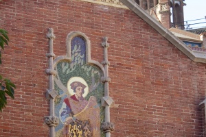 Façana exterior i representació de Sant Jordi